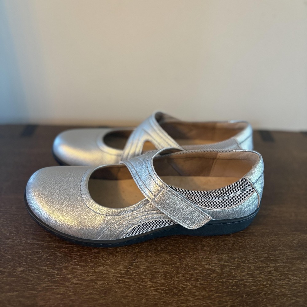 Oviaric Mary Jane Shoes Womens Size 8.5 39.5 Silver Comfort Walking Flats